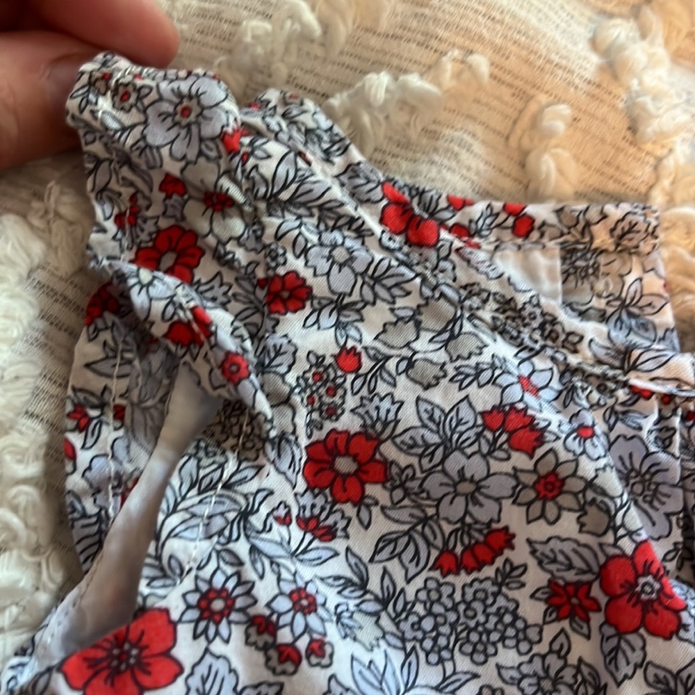 4 Baby Gap outfits (3 dresses, one romper) - Picture 11 of 11